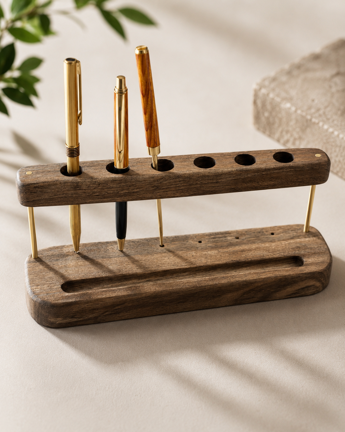Portapenne e Organizer da Scrivania in Noce e Ottone – L'Eleganza dell'Ordine