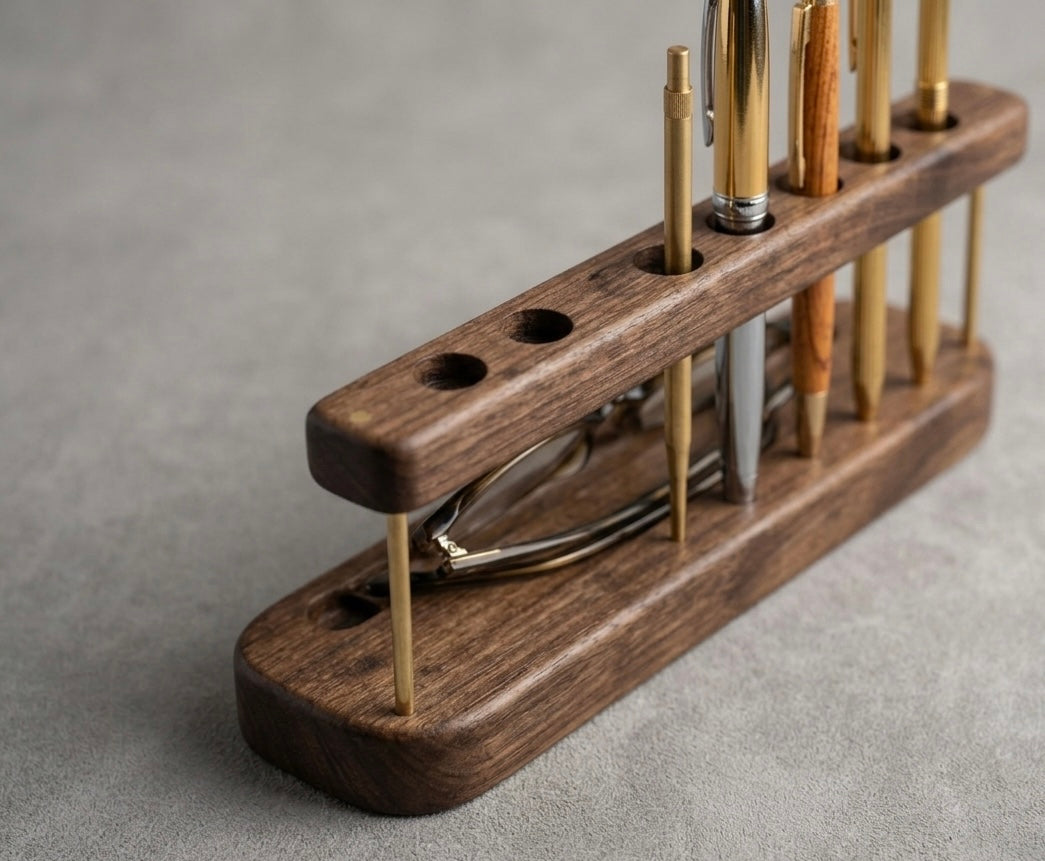 Portapenne e Organizer da Scrivania in Noce e Ottone – L'Eleganza dell'Ordine